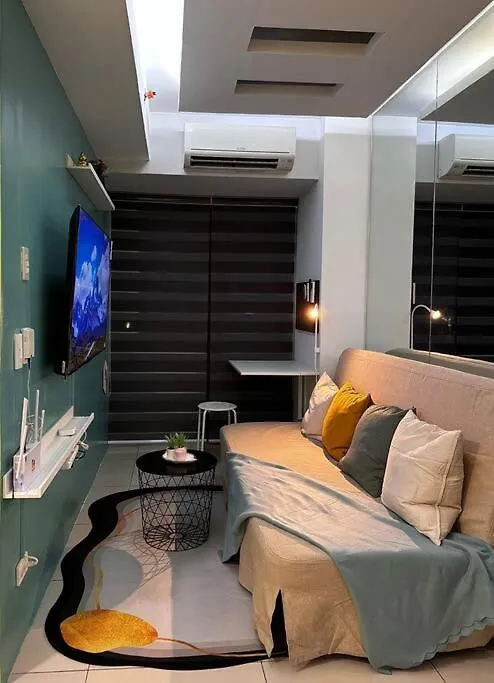 Urban Luxe: Mall Of Asia Staycation Manila 0*,